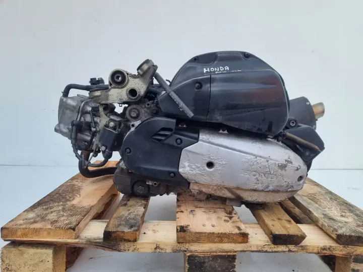 Honda PCX 125 PCX125 2011r SILNIK SKRZYNIA NAPĘD TŁUMIK GAZNIK WYDECH JF28E