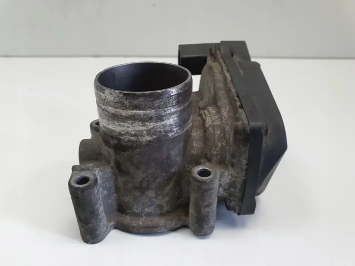 VW Fox 1.2 6V PRZEPUSTNICA 03D133062E