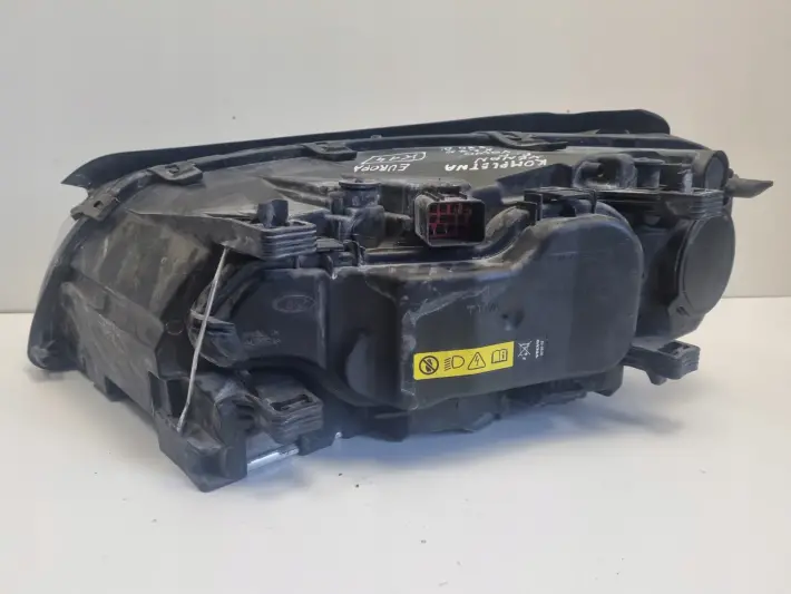 Volvo V70 III XC70 S80 II XENON PRZEDNIA LAMPA PRAWA prawy przód 31214348