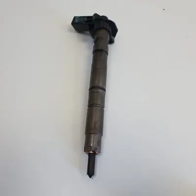 Audi A4 B8 2.0 TDI WTRYSKIWACZ wtrysk 03L130277 0445116030