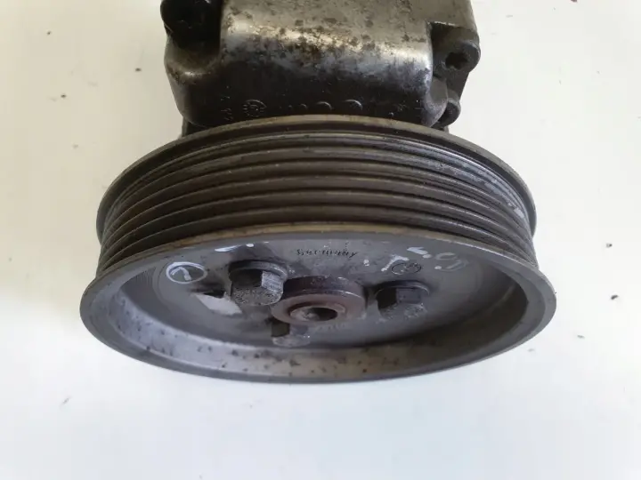 BMW E60 2.0 D POMPA WSPOMAGANIA 7652974