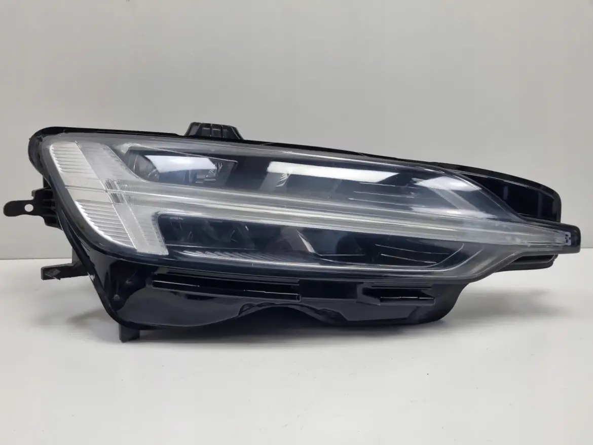 Volvo XC60 II FULL LED PRZEDNIA LAMPA PRAWA prawy przód EUROPA 31656559