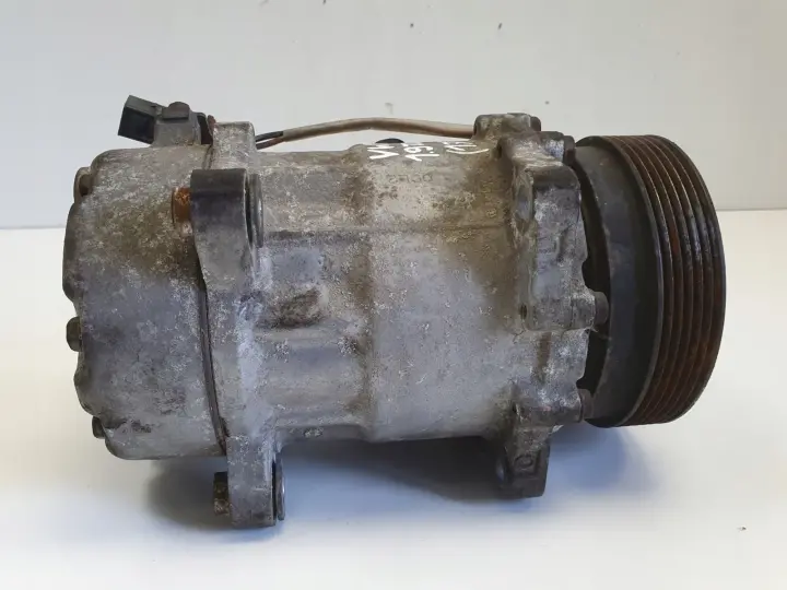 VW Transporter T5 2.0 8V SPRĘŻARKA KLIMATYZACJI pompa 7H0820803C