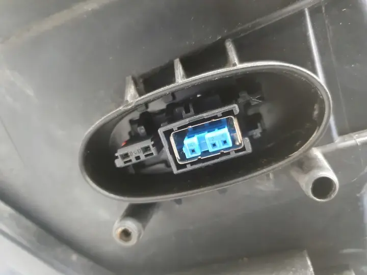 Saab 9-3 II LIFT 07-11r PRZEDNIA LAMPA PRAWA PRAWY PRZÓD europa xenen