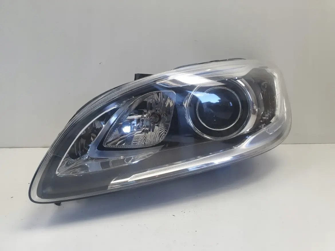 Volvo V60 S60 II LIFT PRZEDNIA LAMPA LEWA lewy przód XENON SKRĘTNY 31395902