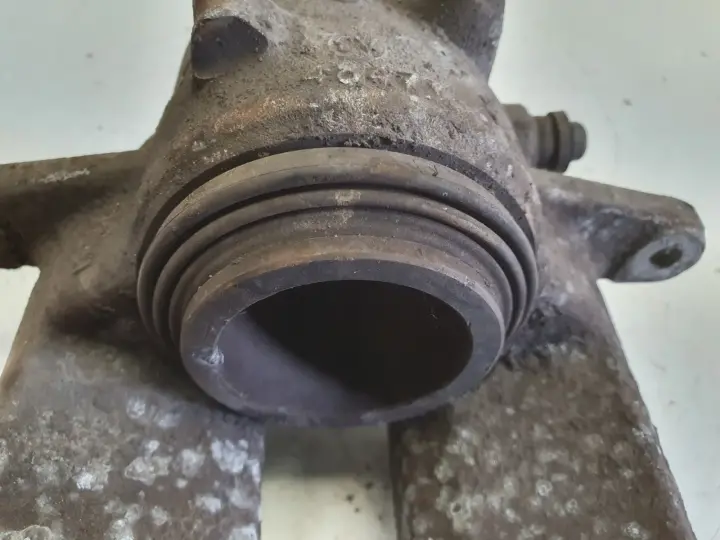 Mercedes W204 PRZEDNI ZACISK HAMULCOWY prawy przód PASAŻERA 295x28