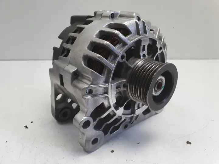 VW Polo IV 1.2 6V ALTERNATOR VALEO