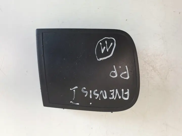 Avensis T22 PRAWA ZAŚLEPKA HALOGENU zderzaka