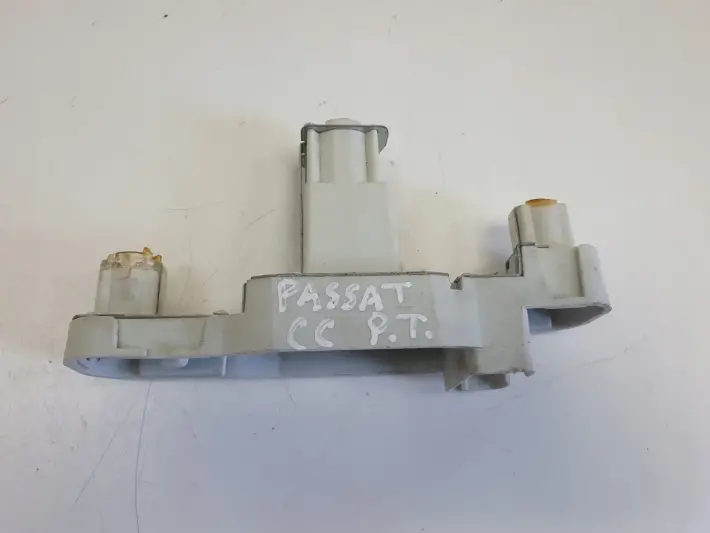 VW Passat CC PRAWY WKŁAD TYLNEJ LAMPY prawy tył pasażera 27097002