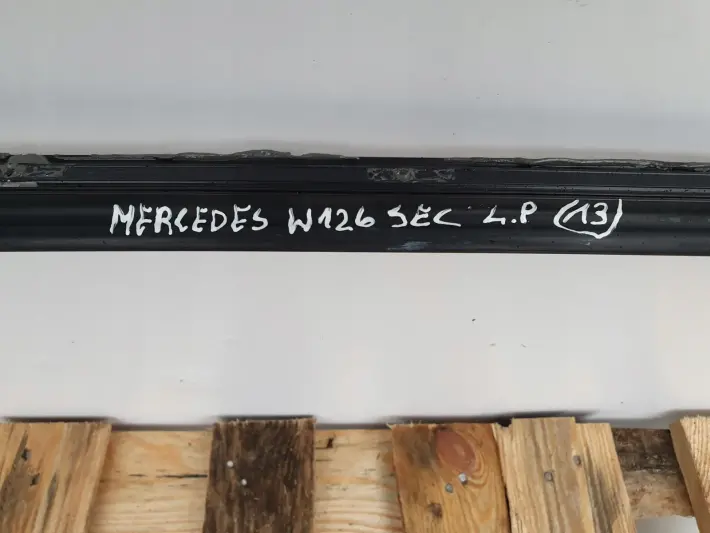 Mercedes W126 C126 SEC LISTWA SZYBY LEWA PRZEDNIA