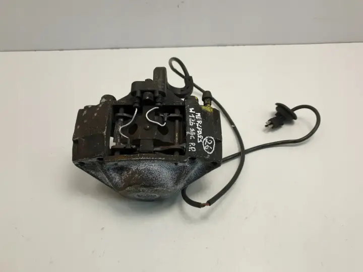 Mercedes W126 SEC 5.6 PRAWY ZACISK HAMULCOWY Przód