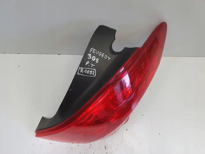 Peugeot 308 HB 07-11r TYLNA LAMPA PRAWA prawy tył pasażera