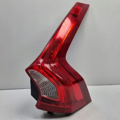 Volvo V60 LIFT 13-18r TYLNIA TYLNA LAMPA PRAWA prawy tył 31395929