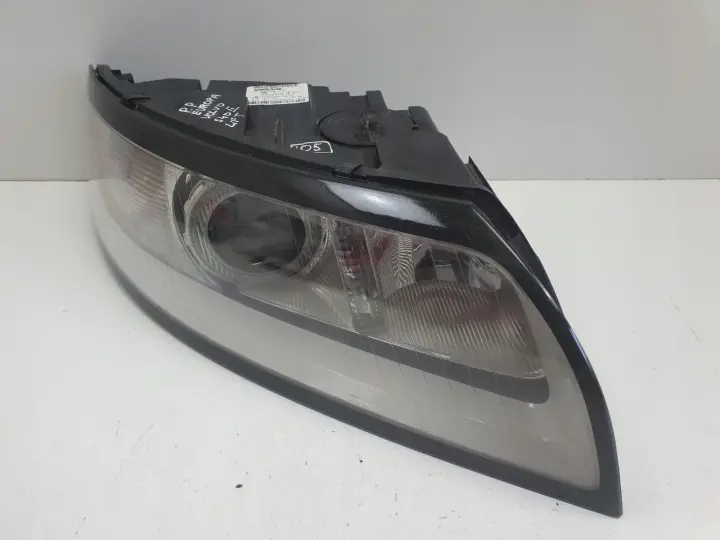 Volvo S40 II V50 LIFT PRZEDNIA LAMPA PRAWA prawy przód 0301237202 31265695