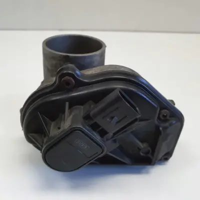 Ford Focus MK2 II 1.6 16V PRZEPUSTNICA VP4F9U-9E928-BA