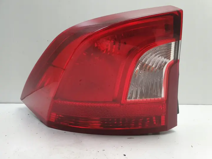 Volvo S60 II LIFT 13-18r TYLNIA TYLNA LAMPA LEWA lewy tył ŁADNA 31395930