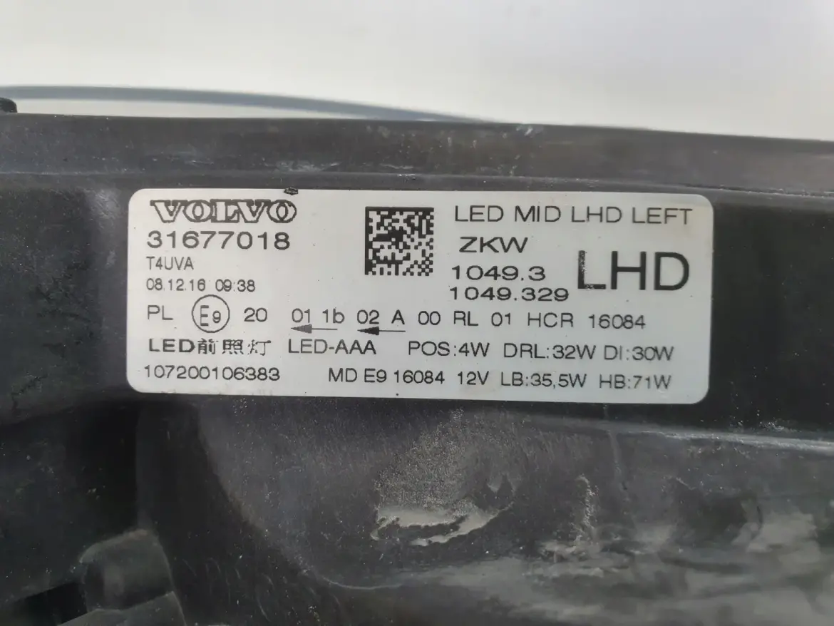 Volvo V40 II LIFT PRZEDNIA LAMPA LEWA lewy przód FULL LED EUROPA 31677018