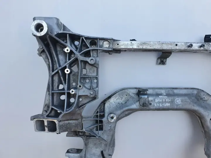 BMW F01 750 i 4.4 BITURBO SANKI BELKA POD SILNIK