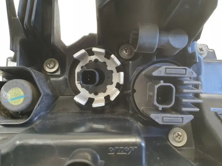 Toyota Corolla E21 KOMBI TYLNIA TYLNA LAMPA LEWA lewy tył w błotnik EUROP