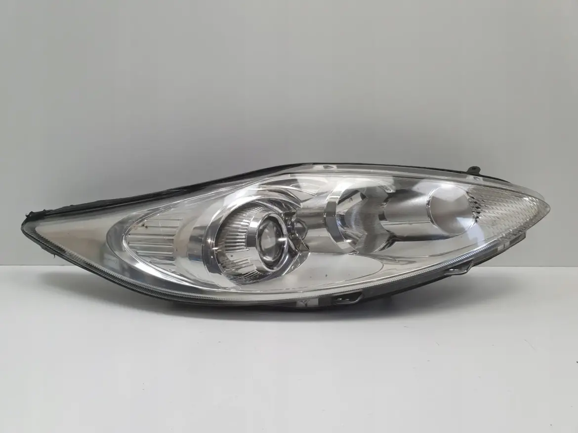 Ford Fiesta MK7 08-17r PRZEDNIA LAMPA PRAWA PRAWY PRZÓD anglik