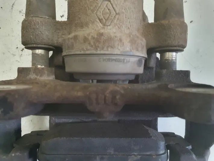 Renault Clio IV PRAWY PRZEDNI ZACISK HAMULCOWY przód PASAŻERA 410008142R