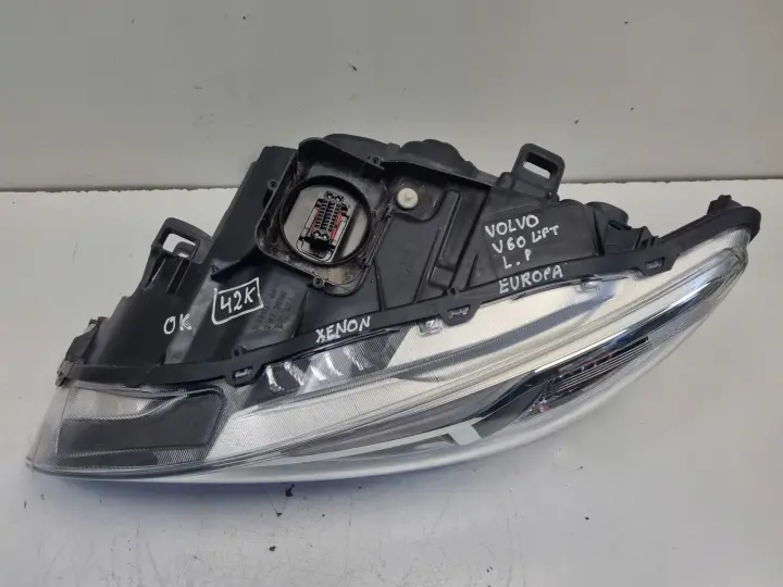 Volvo S60 II V60 LIFT PRZEDNIA LAMPA LEWA lewy przód XENON skrętna 31420261