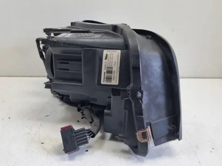 Volvo XC90 02-06r PRZEDNIA LAMPA LEWA lewy przód EUROPA 8620571