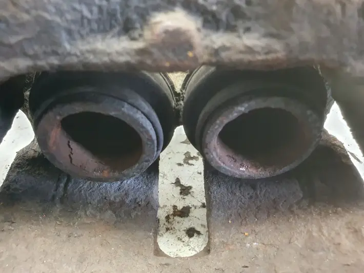 Volvo S60 II XC60 I PRZEDNI ZACISK HAMULCOWY Prawy przód PASAŻERA 928