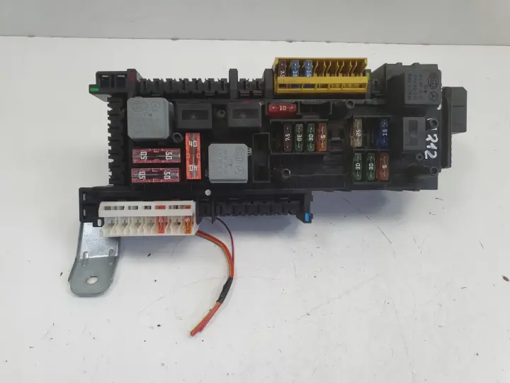 Mercedes W212 SKRZYNKA BEZPECZNIKÓW Moduł