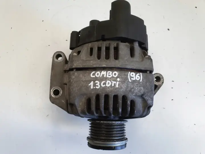Opel Combo C 1.3 CDTI ALTERNATOR 13117279YQ valeo