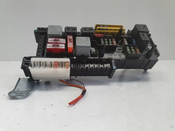 Mercedes W212 SKRZYNKA BEZPECZNIKÓW Moduł