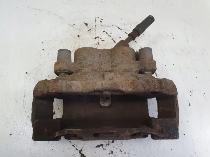 Volvo S60 II XC60 I PRZEDNI ZACISK HAMULCOWY Prawy przód PASAŻERA 928