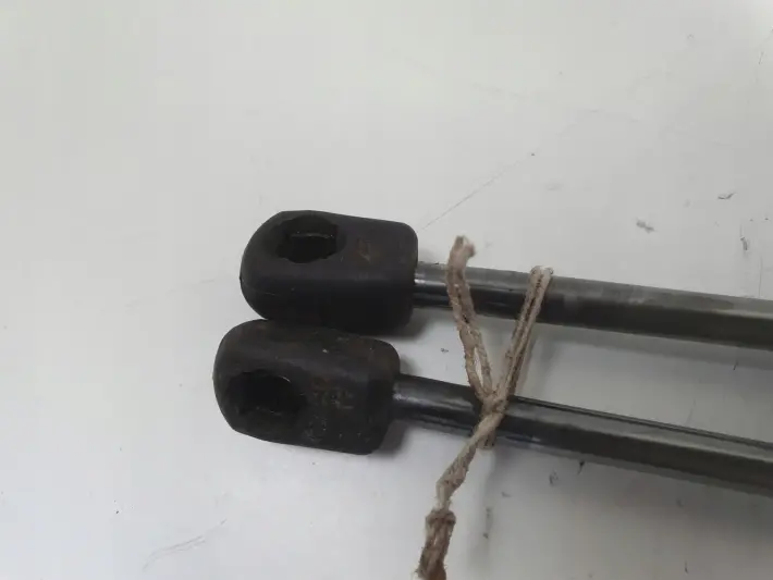 Mercedes W204 SIŁOWNIK KLAPY BAGAŻNIKA Teleskop siłowniki A2049803064 Kpl