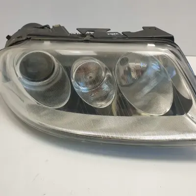 VW Passat B5 FL PRZEDNIA LAMPA PRAWA przód XENON