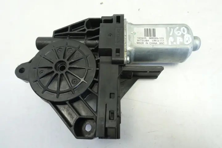 Volvo V40 II SILNICZEK PRZEDNIEJ SZYBY prawy przód