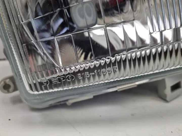 Nissan Serena 92-98r PRZEDNIA LAMPA PRAWA PRAWY PRZÓD nowa euro 215-1166R