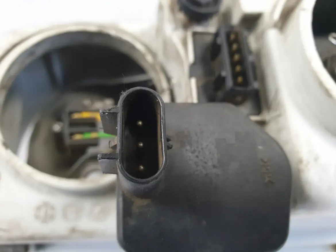 Volvo S40 V40 LIFT PRZEDNIA LAMPA PRAWA europa