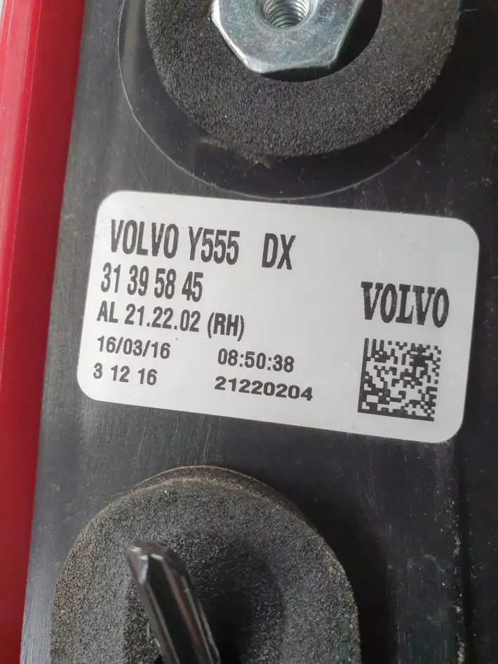 Volvo V40 II 12-16r TYLNIA TYLNA LAMPA PRAWA prawy tył 31395845