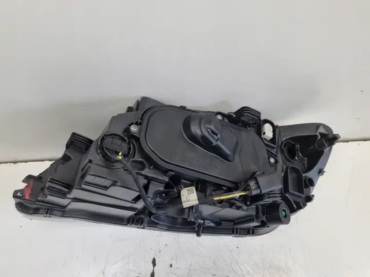 Volvo XC60 13-17r LIFT PRZEDNIA LAMPA PRAWA PRAWY PRZÓD LED europa