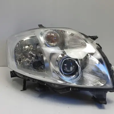 Toyota Auris I 06-09r PRZEDNIA LAMPA PRAWA prawy przód EUROPA 81110-02470