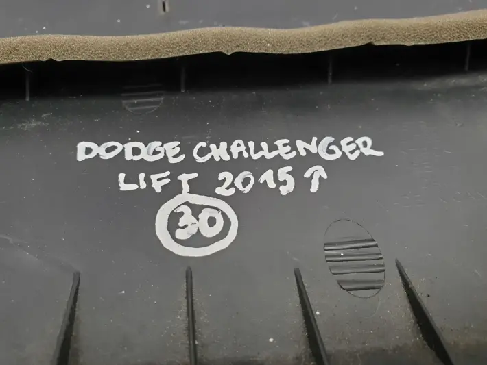 Dodge Challenger 15- OSŁONA DESKI ROZDZIELCZEJ