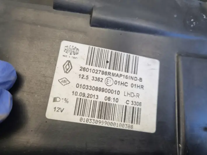 Renault Clio IV 12-16r PRZEDNIA LAMPA PRAWA PRAWY PRZÓD 260102796R
