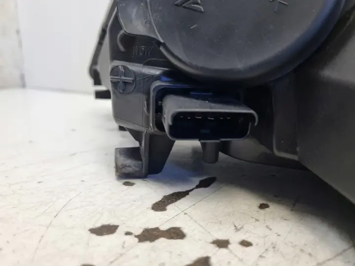 Renault Megane III 08-12r PRZEDNIA LAMPA PRAWA PRAWY PRZÓD 260100017R