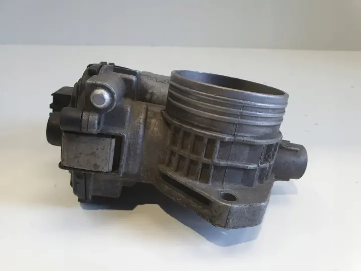 Citroen C4 1.4 16V PRZEPUSTNICA 9647925480