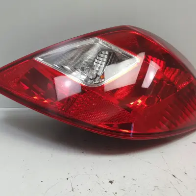 Opel Corsa D 5 drzwi TYLNA LAMPA PRAWA prawy tył pasażera 13269051
