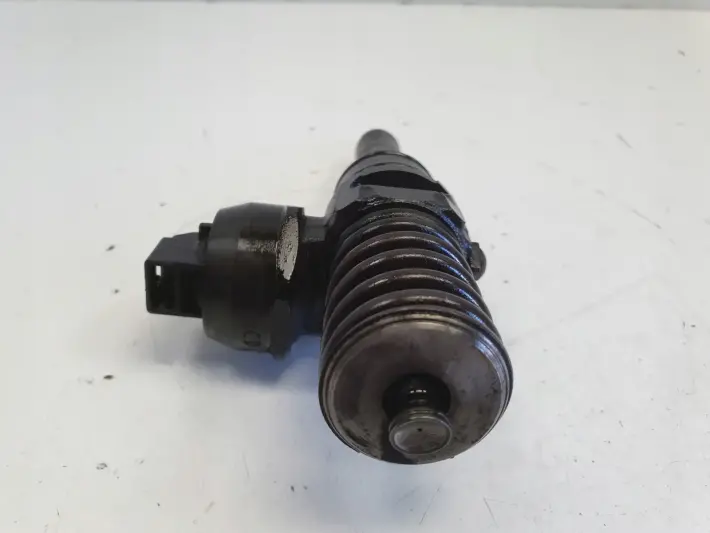 VW Passat B5 1.9 TDI POMPOWTRYSKIWACZ wtrysk 038130073BA