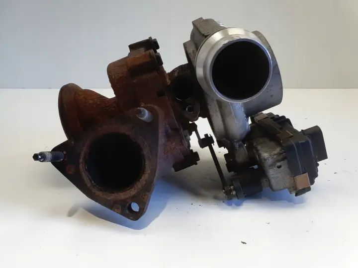 Jaguar XF X260 2.0 D TURBOSPRĘŻARKA 49335-01960