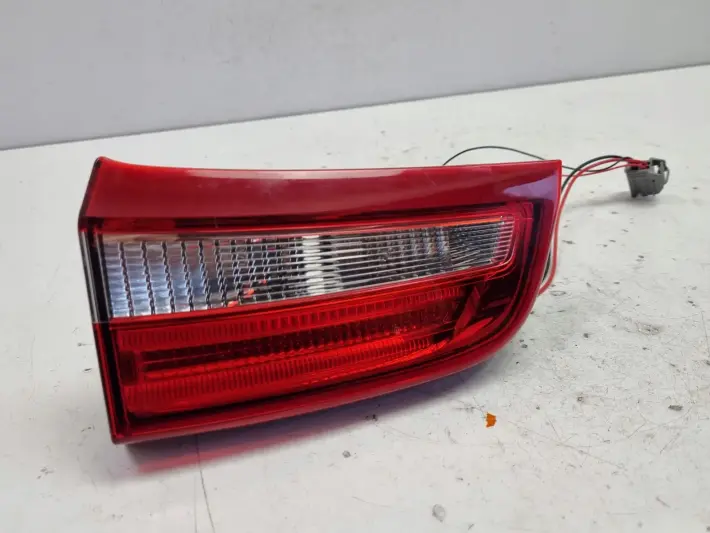 Volvo S60 II TYLNA LAMPA PRAWA prawy tył W KLAPE