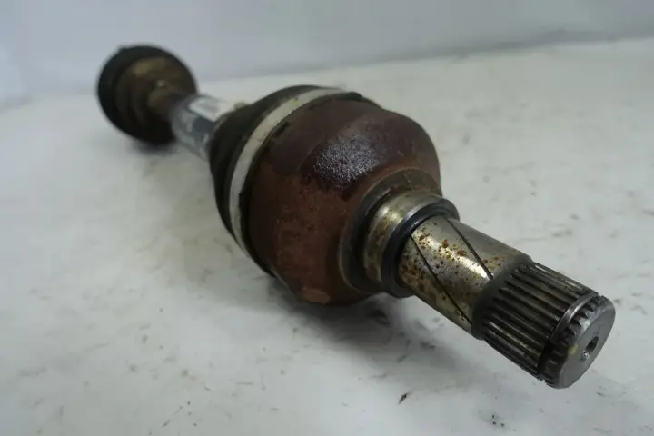 Volvo XC60 2.4 D5 PÓŁOŚ PÓŁOŚKA lewy przód 185km