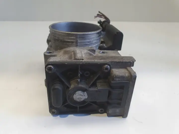Volvo S80 S60 V70 II 2.4 B PRZEPUSTNICA 8644344